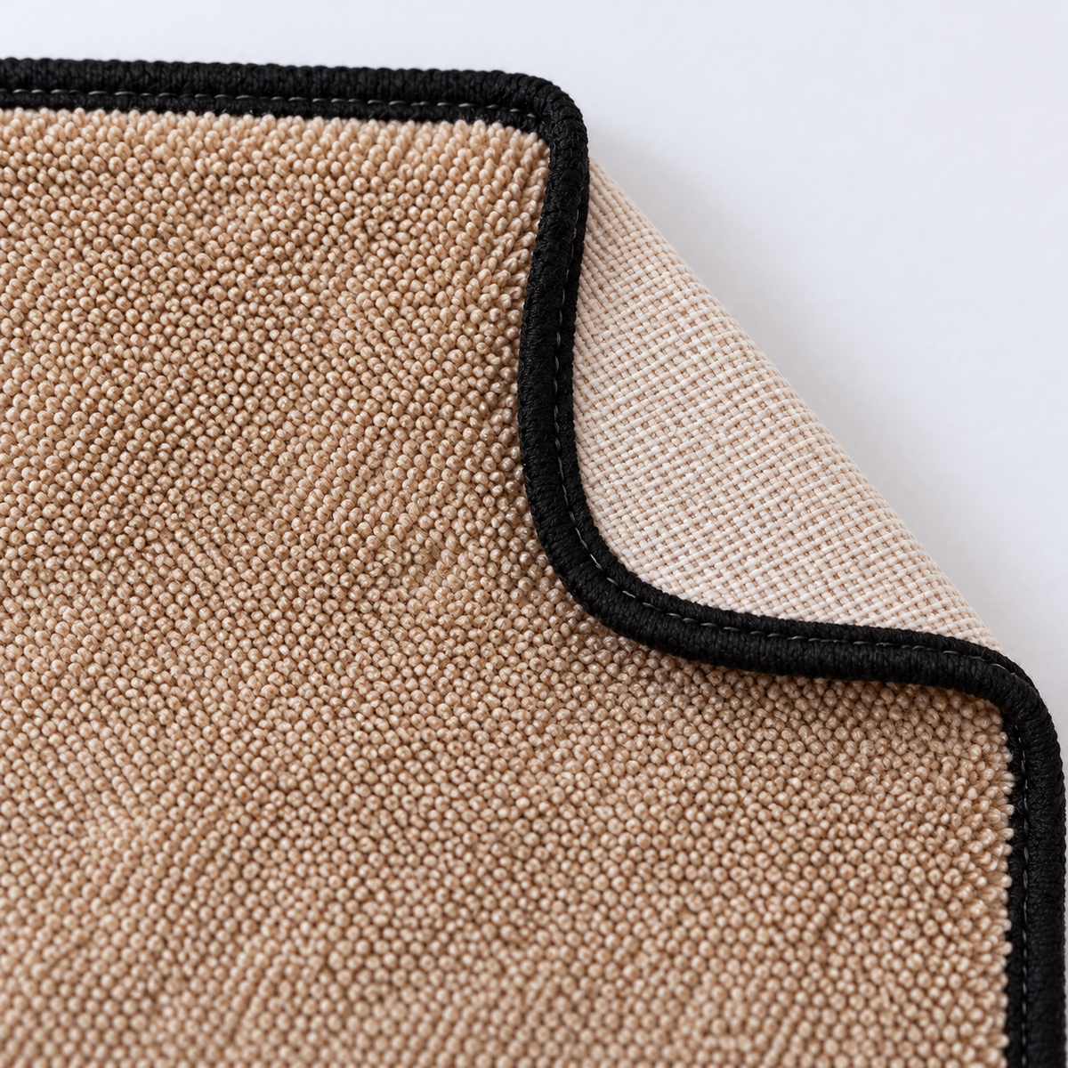 Détail des deux faces et de la bordure du chiffon beige